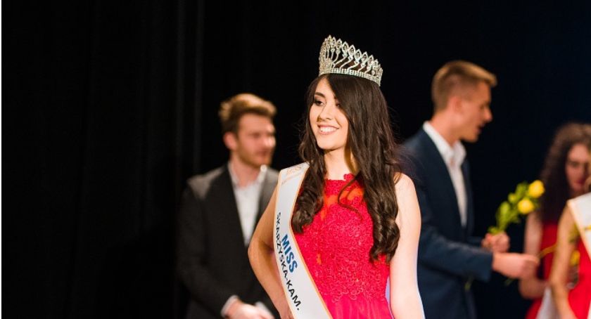 Zdjęcie: Wiktoria Kurek, Miss Skarżyska-Kamiennej 2019, I Wicemiss Nastolatek Województwa Świętokrzyskiego 2020 (autor www.miss.kie.pl)  