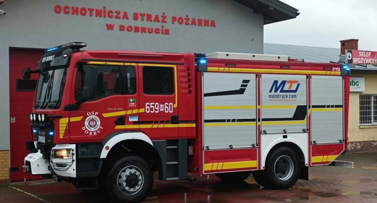 Straż Pożarna, Strażacy Dobrutu dostali ratowniczo gaśniczy samochód - zdjęcie, fotografia