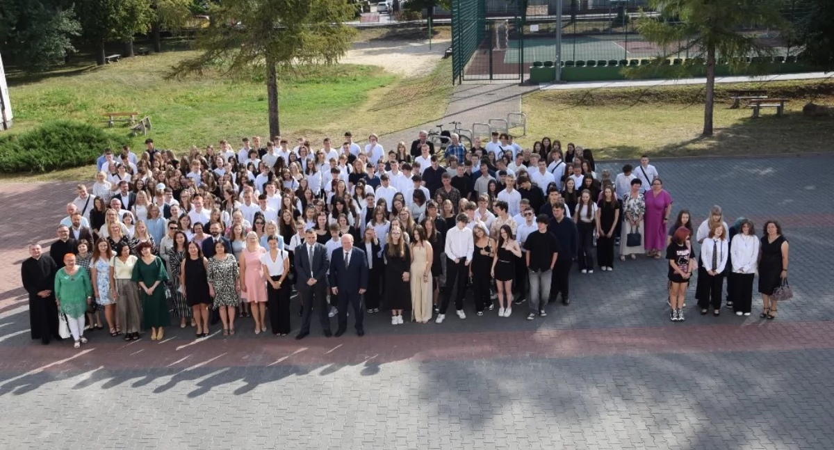 Edukacja , Szydłowcu rozpoczęli szkolny 2024/2025 - zdjęcie, fotografia