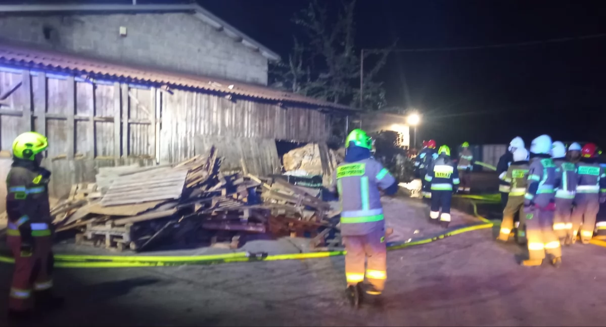 Pożary , Pożar Nadolnej wyciek kwasu siarkowego interwencja służb ratunkowych - zdjęcie, fotografia