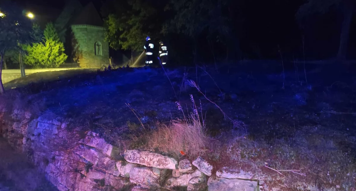 Pożary , Nocna akcja Jastrząb Pożar okolicy kościoła - zdjęcie, fotografia