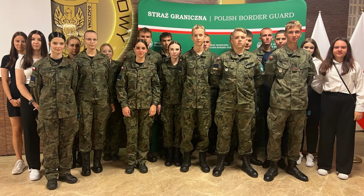 Wydarzenia , Uczniowie mundurowych Szydłowca uroczystościach sprowadzenia szczątków generała Kruszewskiego - zdjęcie, fotografia