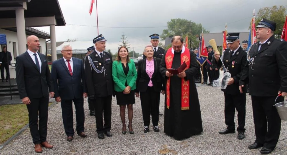 Wydarzenia , Przekazanie strażackiego poświęcenie świetlicy Ostałówku - zdjęcie, fotografia