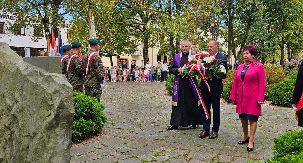 Uroczystości , rocznica powstania Polskiego Państwa Podziemnego obchody Szydłowcu - zdjęcie, fotografia
