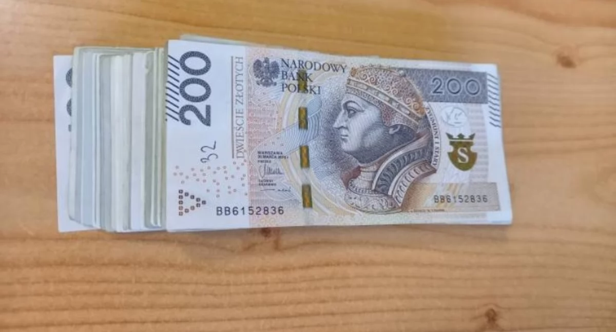 Finanse , zarabiają mieszkańcy powiatu szydłowieckiego - zdjęcie, fotografia