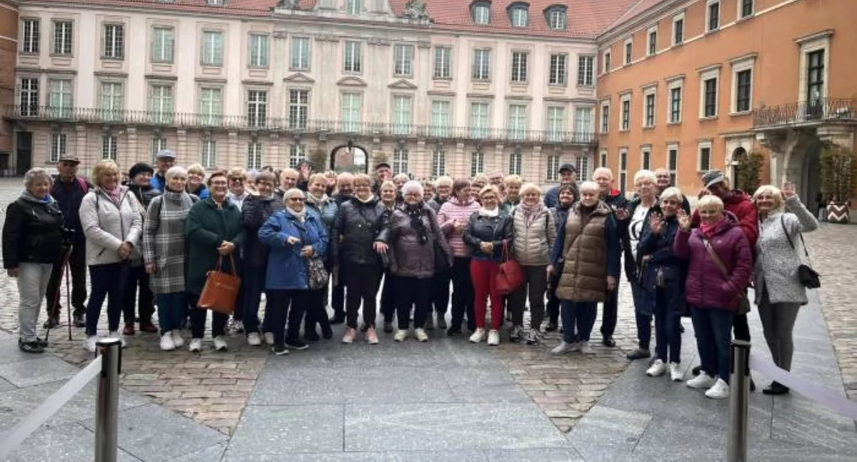Seniorzy , Seniorzy Mirowa wyjeździe krajoznawczym Warszawie - zdjęcie, fotografia