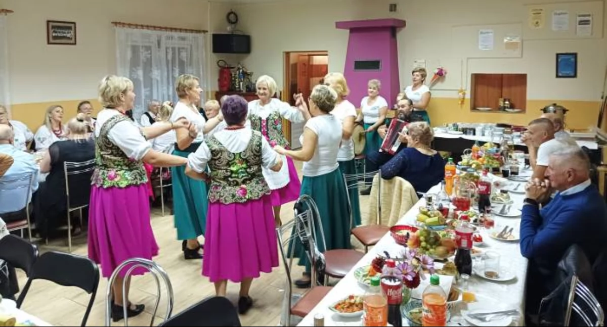 Spotkania , Spotkanie integracyjne Mirowie Starym - zdjęcie, fotografia