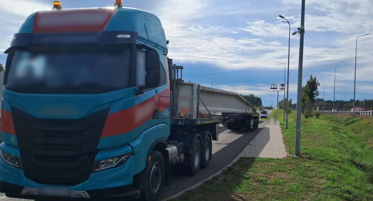 Wydarzenia , Szydłowcem ciężarówki przekroczyły dopuszczalną długość ponad metry - zdjęcie, fotografia