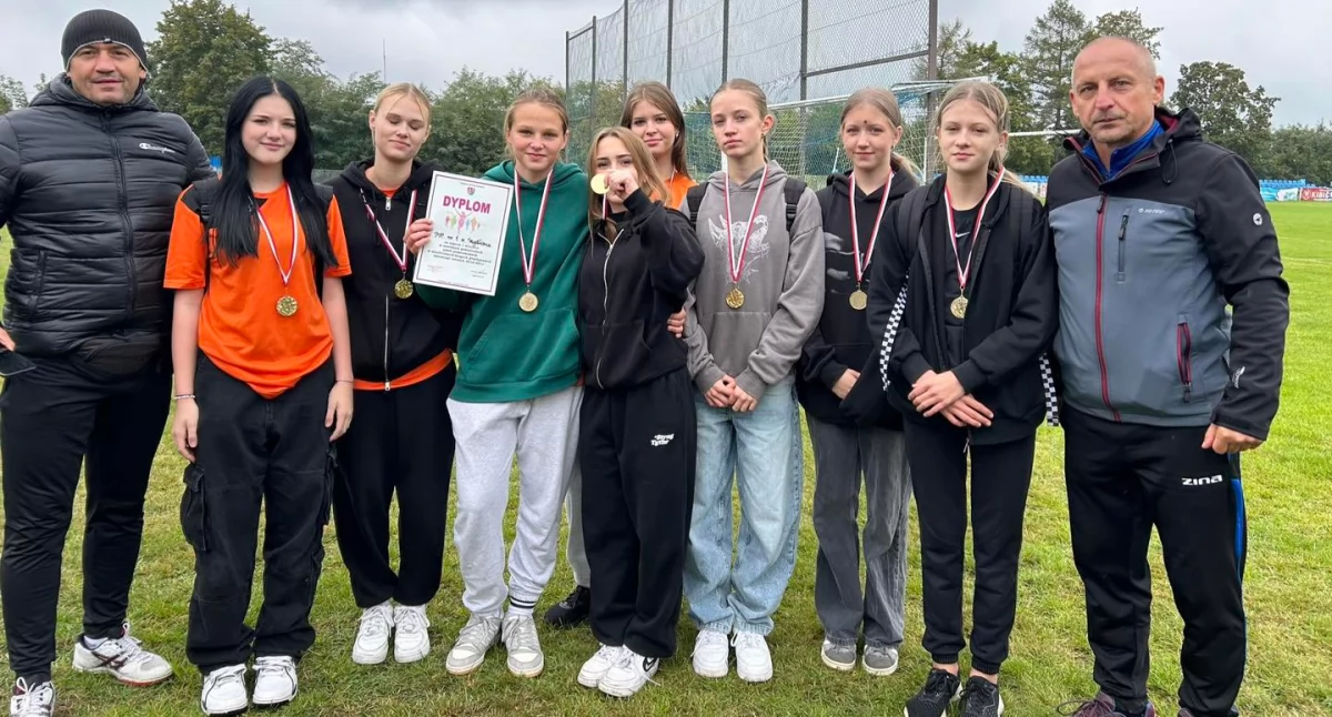 sport szkolny, Szydłowcu triumfuje sportowych rozgrywkach powiatowych! - zdjęcie, fotografia