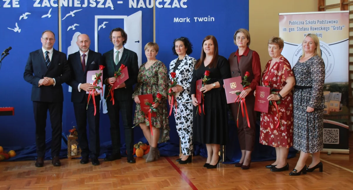 Uroczystości , Dzień Edukacji Narodowej Publicznej Szkole Podstawowej Szydłowcu - zdjęcie, fotografia