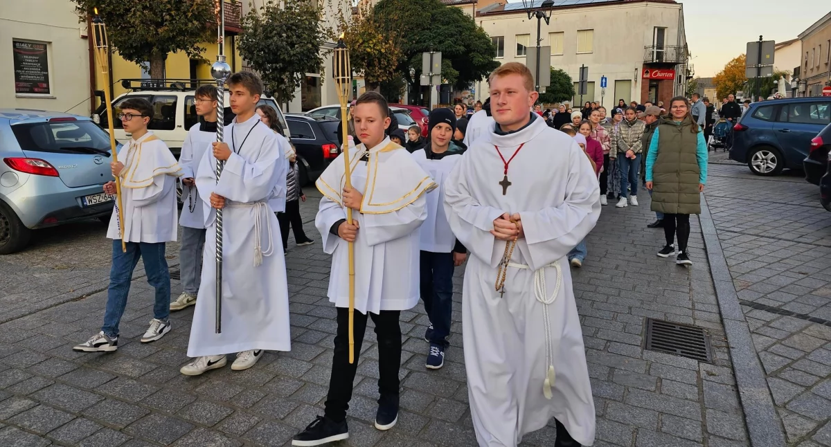 Kościół , Modlitwa różańcowa ulicach Szydłowca - zdjęcie, fotografia
