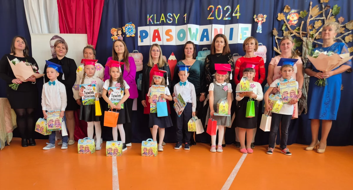 Edukacja , Pasowanie uczniów Cukrówce - zdjęcie, fotografia