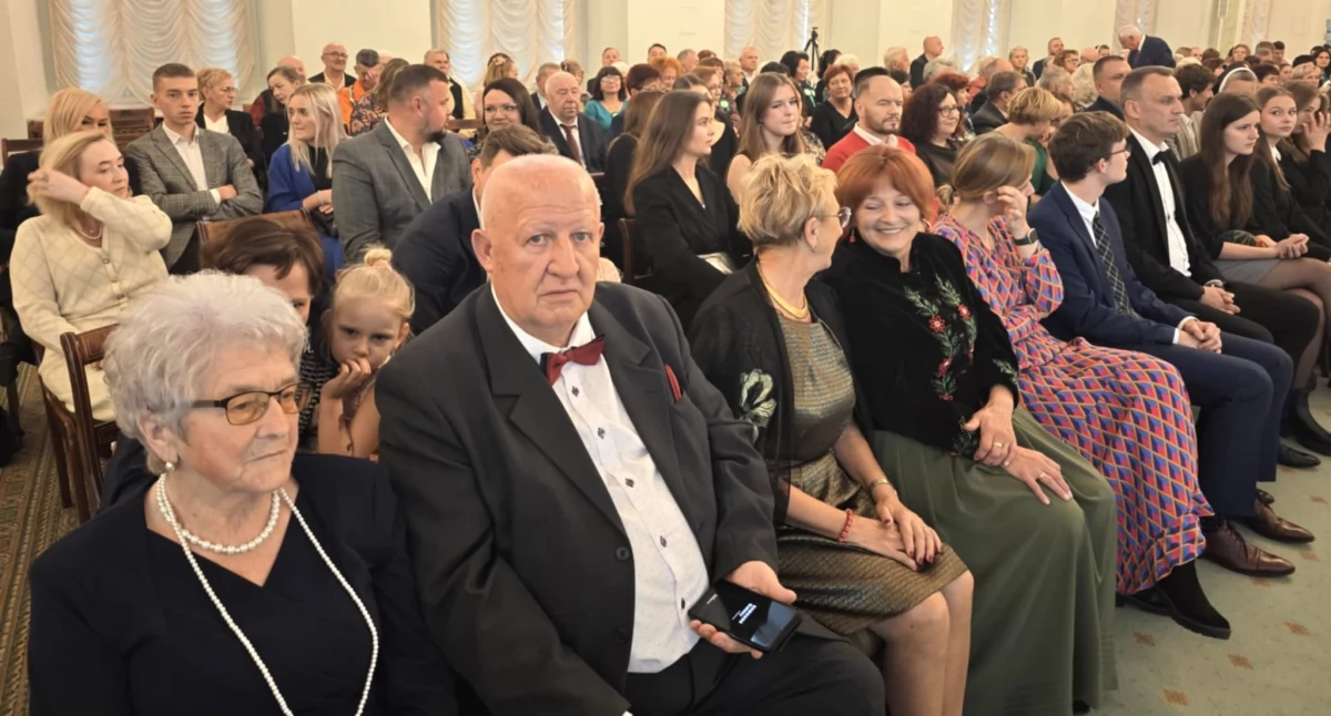 Seniorzy , Kazimierz Zawadzki laureatem konkursu Razem Seniorów wyjątkowe wyróżnienie Szydłowca - zdjęcie, fotografia