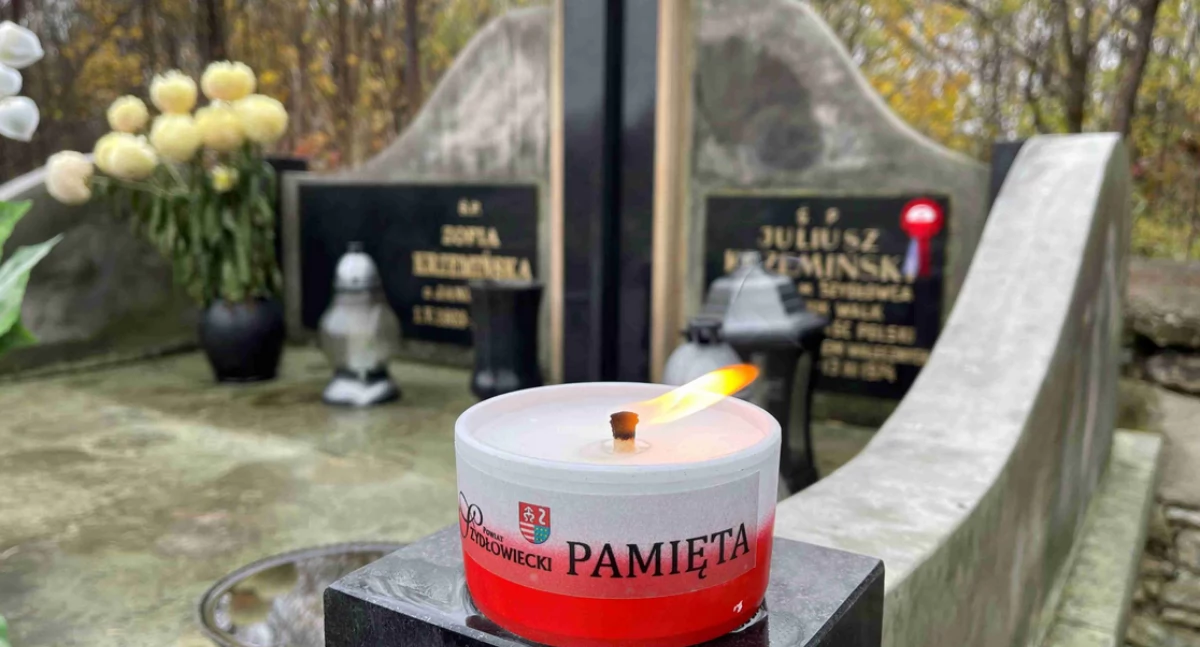 Uroczystości , Kotylion znicz pamięci bohatera Szydłowcu - zdjęcie, fotografia