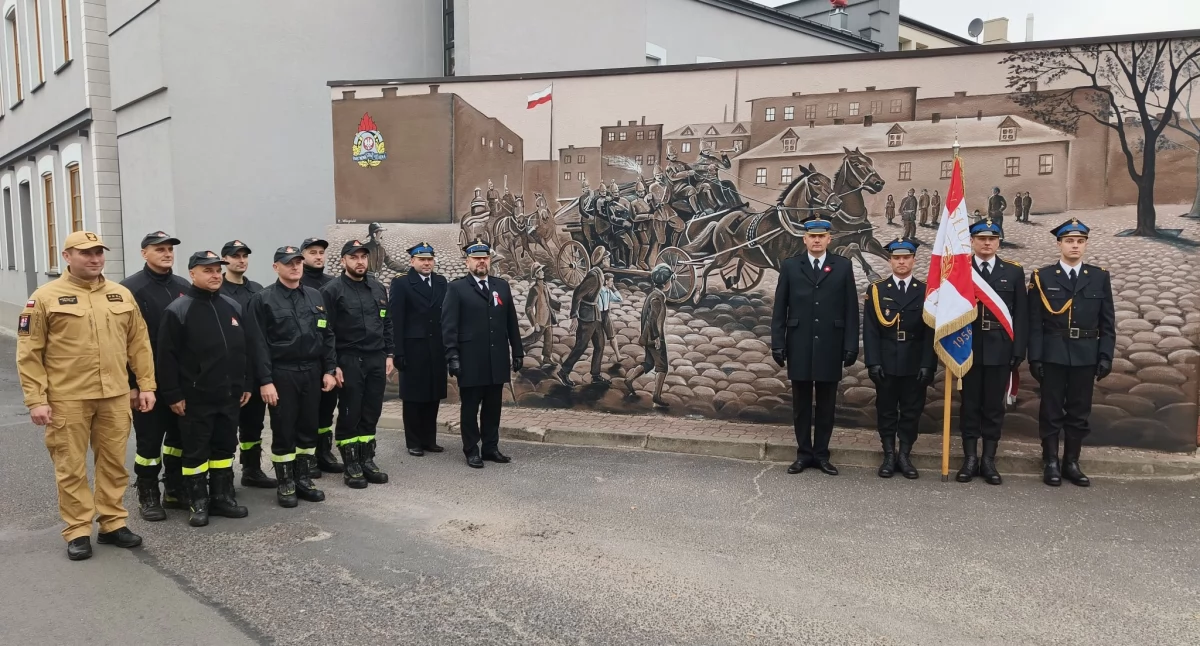 Wydarzenia , Uroczyste odsłonięcie muralu strażaków Hołd Bohaterów Szydłowcu - zdjęcie, fotografia