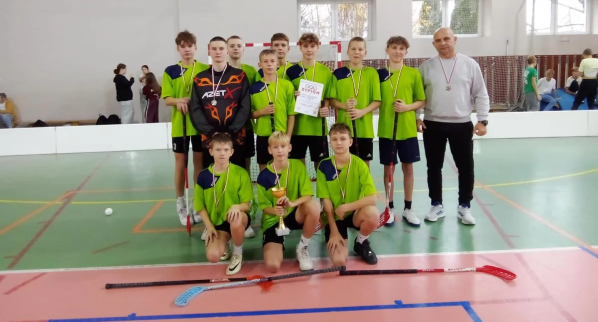 sport szkolny, Sukces uczniów Jedynki Szydłowca finałach międzypowiatowych unihokeju - zdjęcie, fotografia