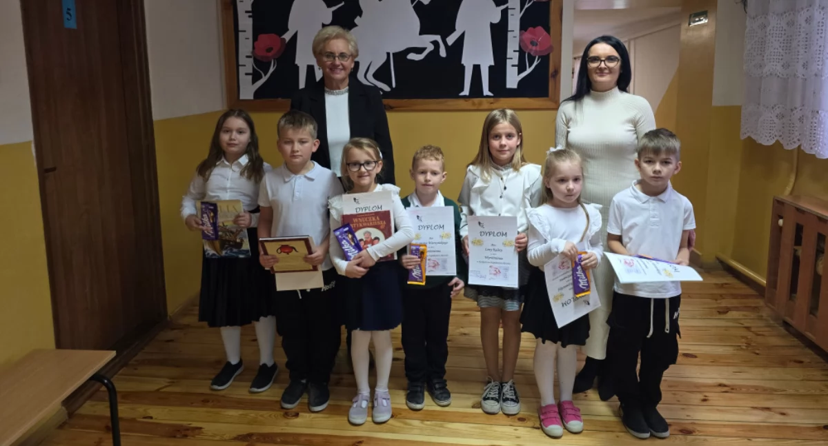 Konkursy , Konkursy Papieskie Szkole Podstawowej Tadeusza Kościuszki Ciepłej - zdjęcie, fotografia