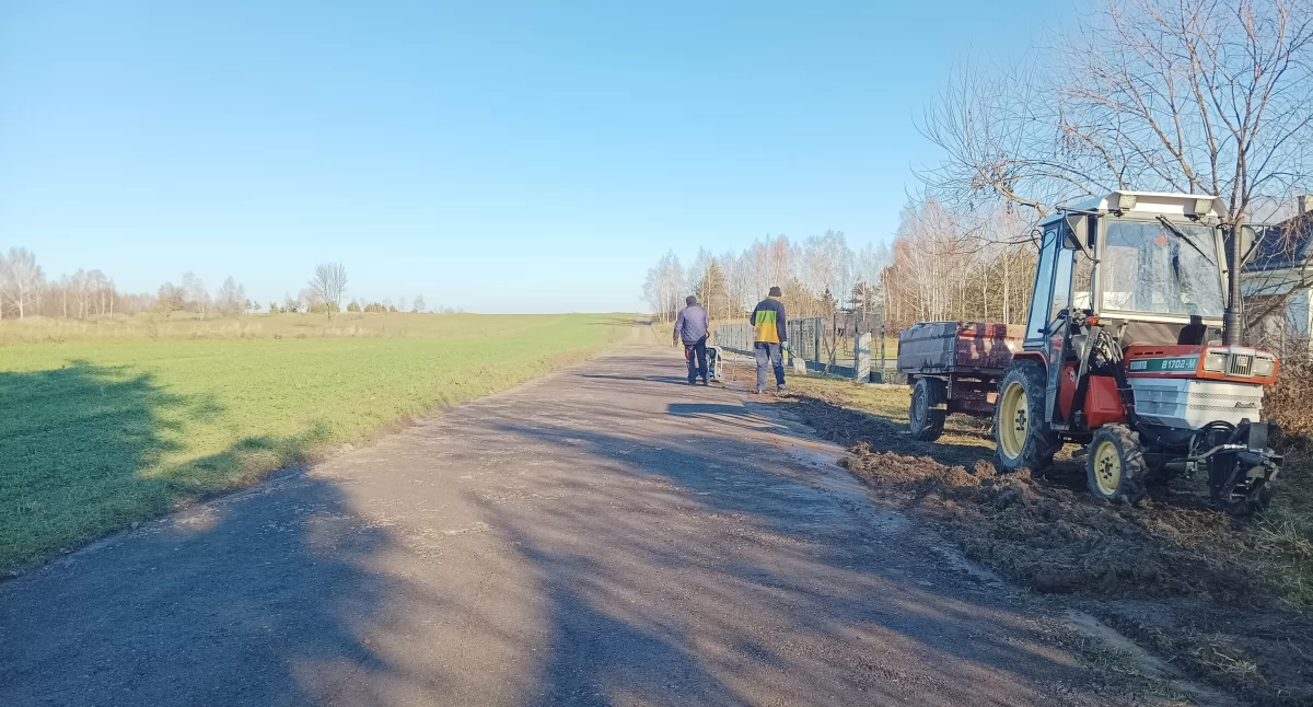 Drogi , Prace drodze Mirowie Starym - zdjęcie, fotografia