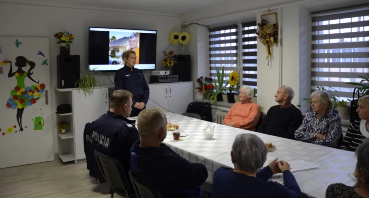Seniorzy , Spotkanie seniorami Orońsku oszukać cyfrowym świecie - zdjęcie, fotografia