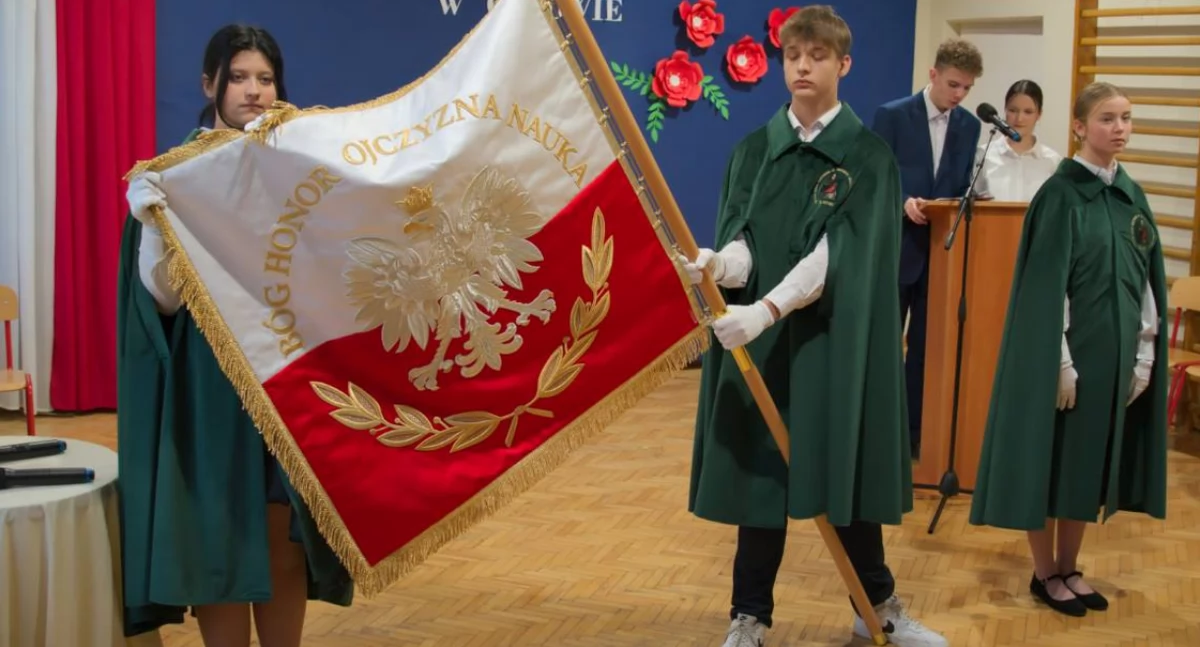 Uroczystości , Nadanie sztandaru Publicznej Szkole Podstawowej Guzowie - zdjęcie, fotografia