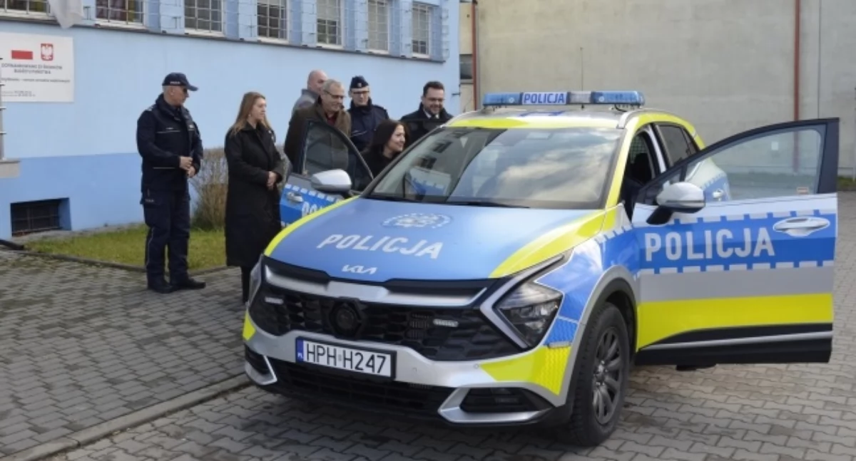 Wydarzenia , radiowóz policji Szydłowcu - zdjęcie, fotografia