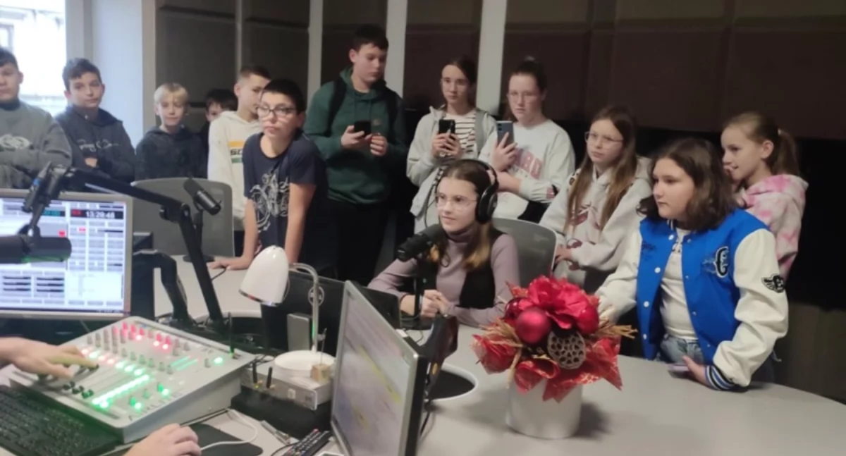 Edukacja , Debiut Marysi Głogowskiej szkoły Orońsku antenie radiowej - zdjęcie, fotografia