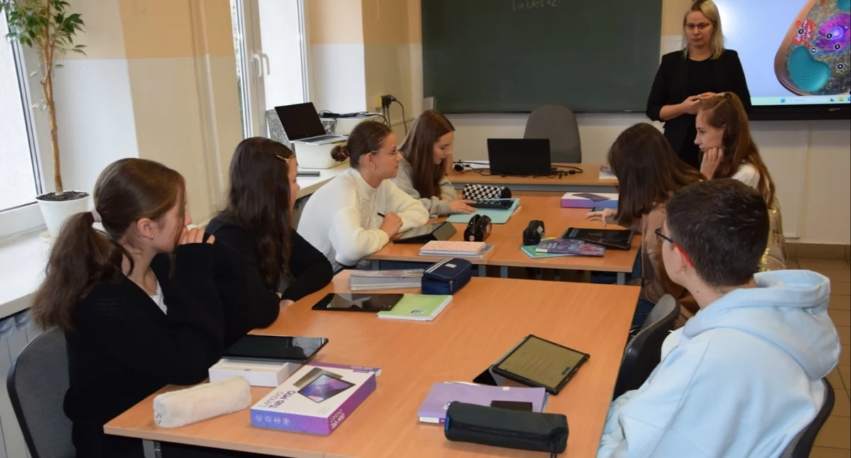 Edukacja , Tablety edukacyjne Liceum Ogólnokształcacycm Szydłowcu - zdjęcie, fotografia