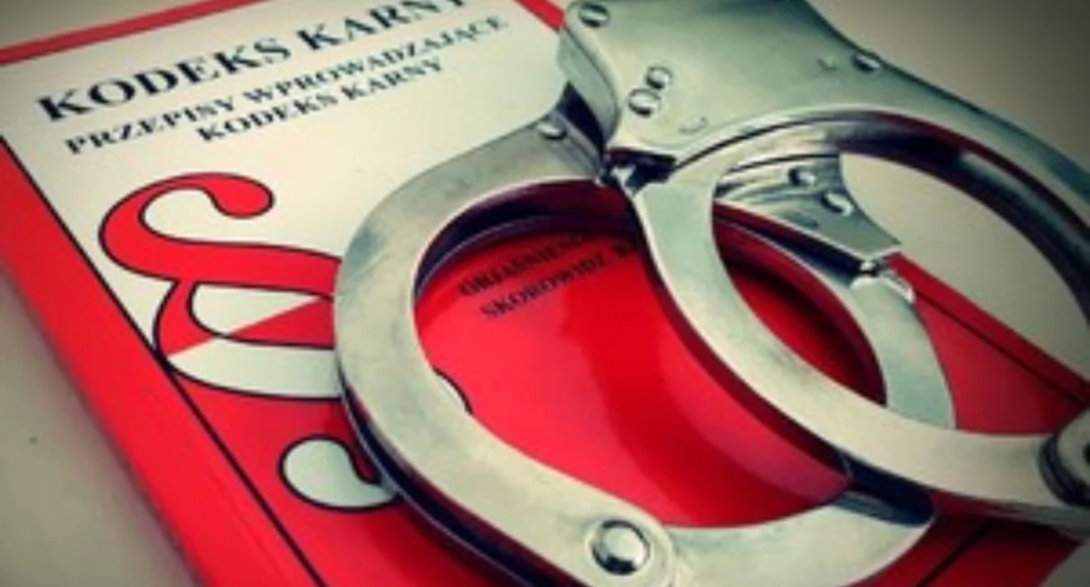 Kronika policyjna , latek spowodował kolizję Szydłowcu sądowego zakazu prowadzenia pojazdów - zdjęcie, fotografia