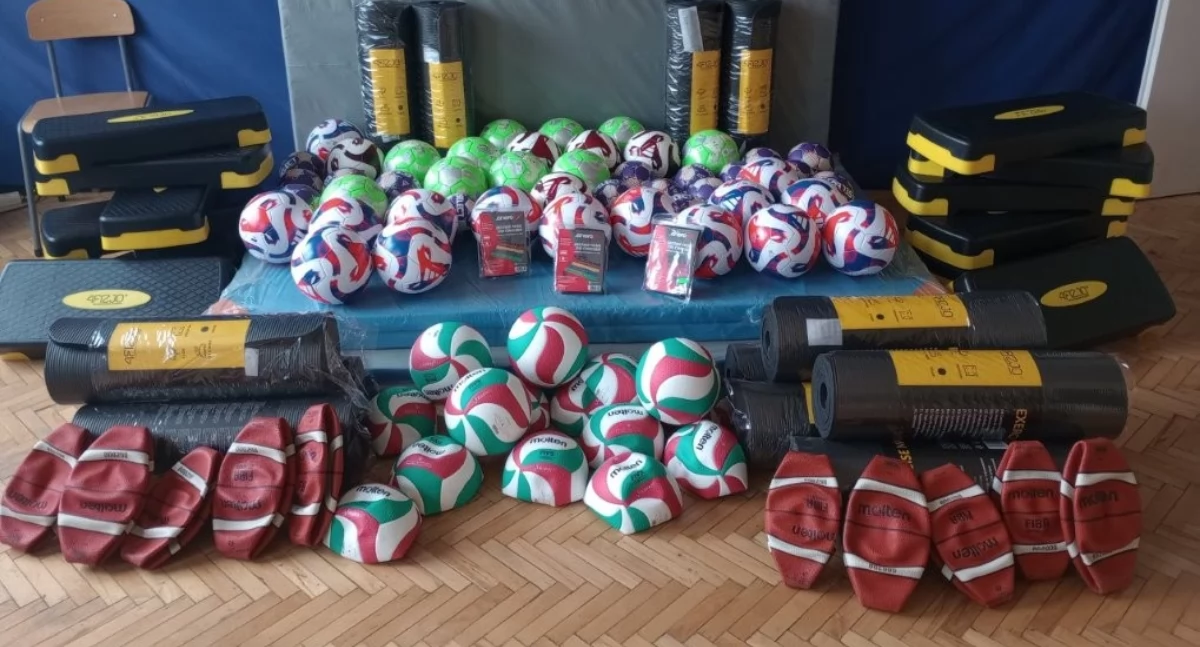 Edukacja , sprzęt sportowy uczniów szkół gminie Orońsko - zdjęcie, fotografia