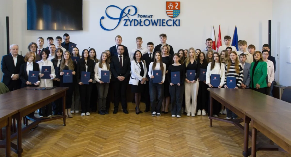 Edukacja , Uroczyste wręczenie stypendiów Starosty Szydłowieckiego - zdjęcie, fotografia