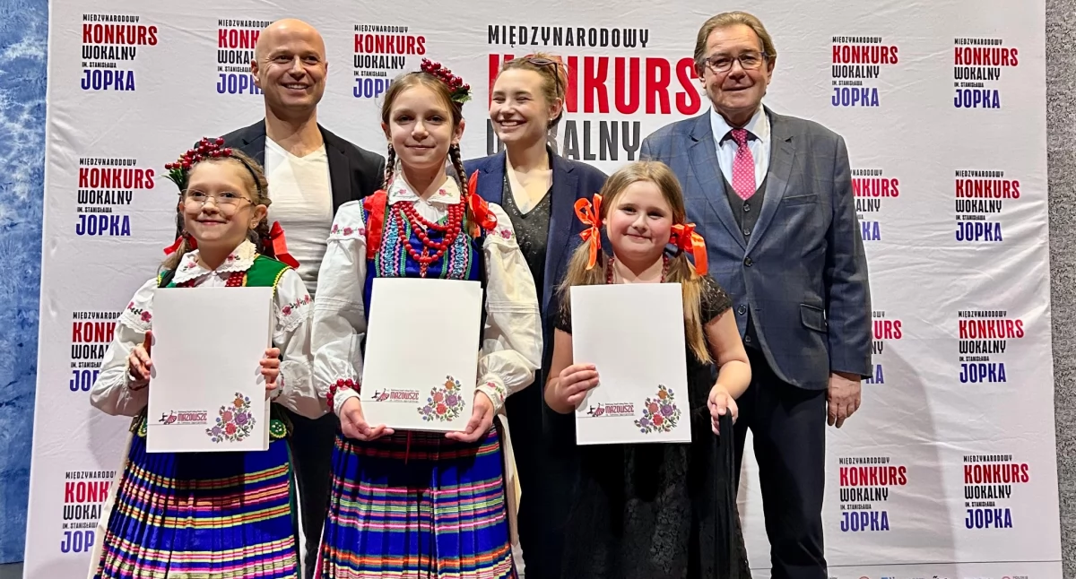 Konkursy , Sukces solistek Radosnych Nutek Międzynarodowym Konkursie Wokalnym Stanisława Jopka! - zdjęcie, fotografia