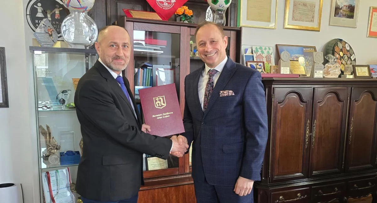 Edukacja , dyrektor Szydłowcu! Rafał obejmuje stanowisko - zdjęcie, fotografia