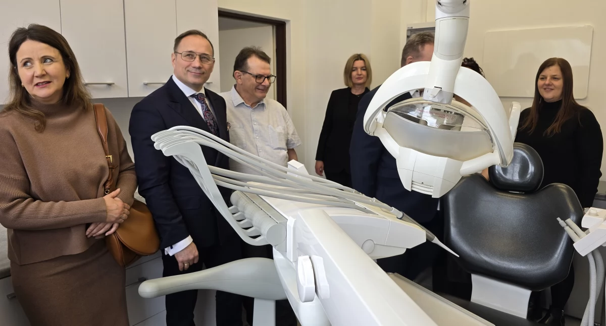 Zdrowie , gabinet dentystyczny Szydłowcu darmowe leczenie dzieci młodzieży! - zdjęcie, fotografia