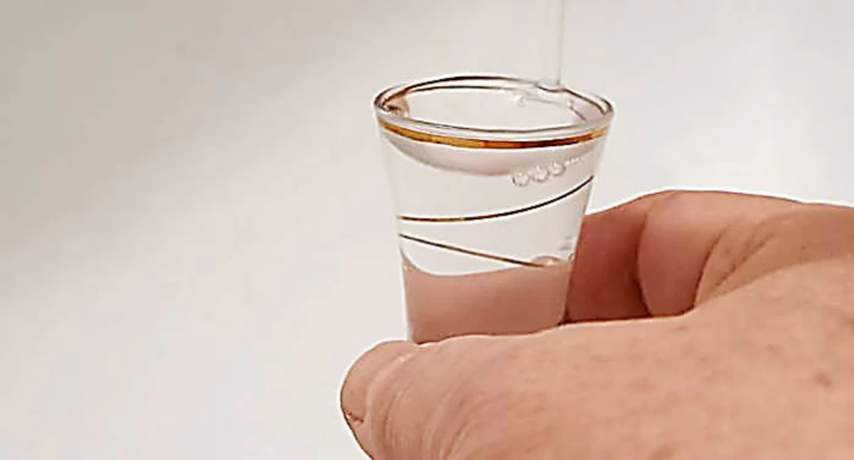Wydarzenia , Utopieni butelkach alkoholem - zdjęcie, fotografia