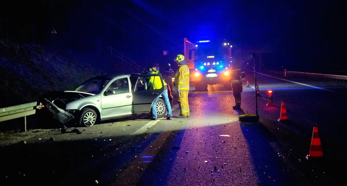 Wypadki , Nocny wypadek kierowca zbiegł miejsca zdarzenia - zdjęcie, fotografia
