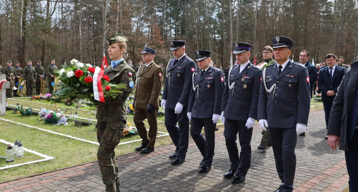 Uroczystości , pacyfikacji Skłobów Stefankowa Gmina Chlewiska uczciła pamięć ofiar - zdjęcie, fotografia
