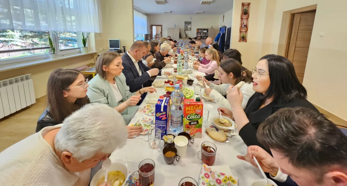 Uroczystości , Wielkanocne spotkanie rodzin Domowego Kościoła pełne radości wspólnej modlitwy - zdjęcie, fotografia