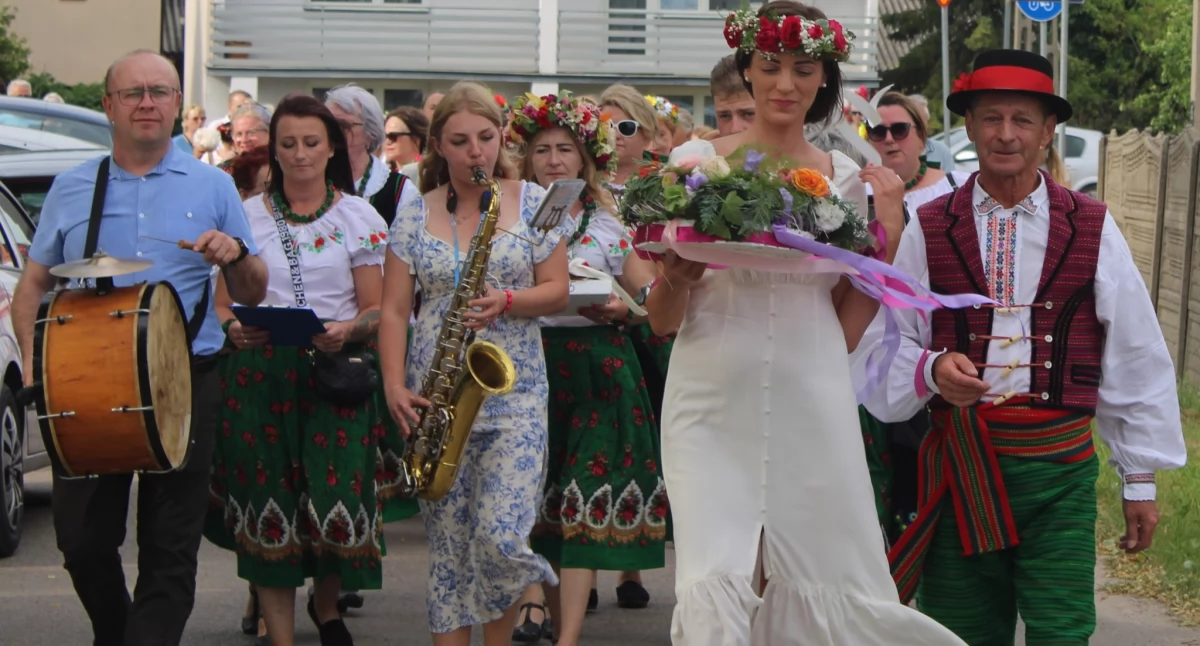 Imprezy plenerowe , Tradycja wspólna zabawa relacja Wianków Gminie Chlewiska - zdjęcie, fotografia