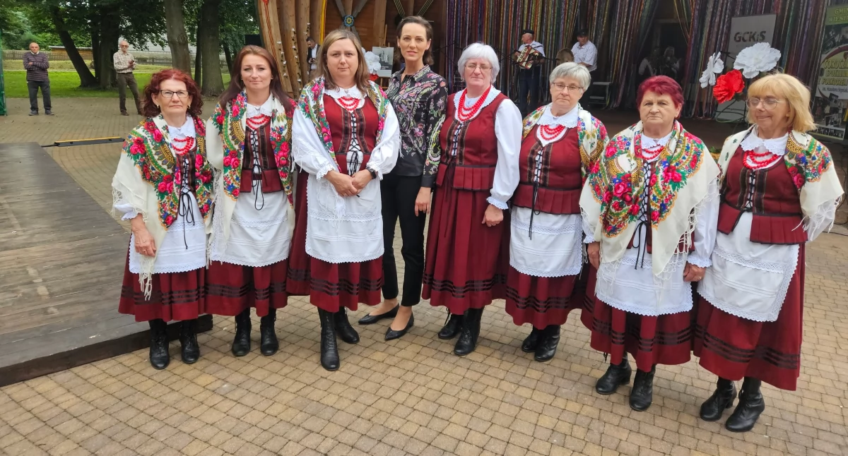 Imprezy plenerowe , Folklor sercu Wieniawy kapela zespoły gminy Chlewiska wyróżnieniem - zdjęcie, fotografia