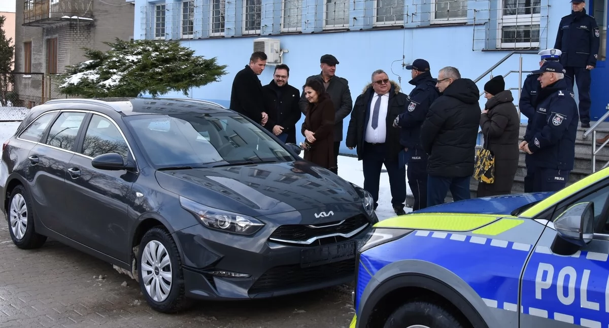 Nowe auta dla szydłowieckiej policji. Fot KPP w Szydłowcu