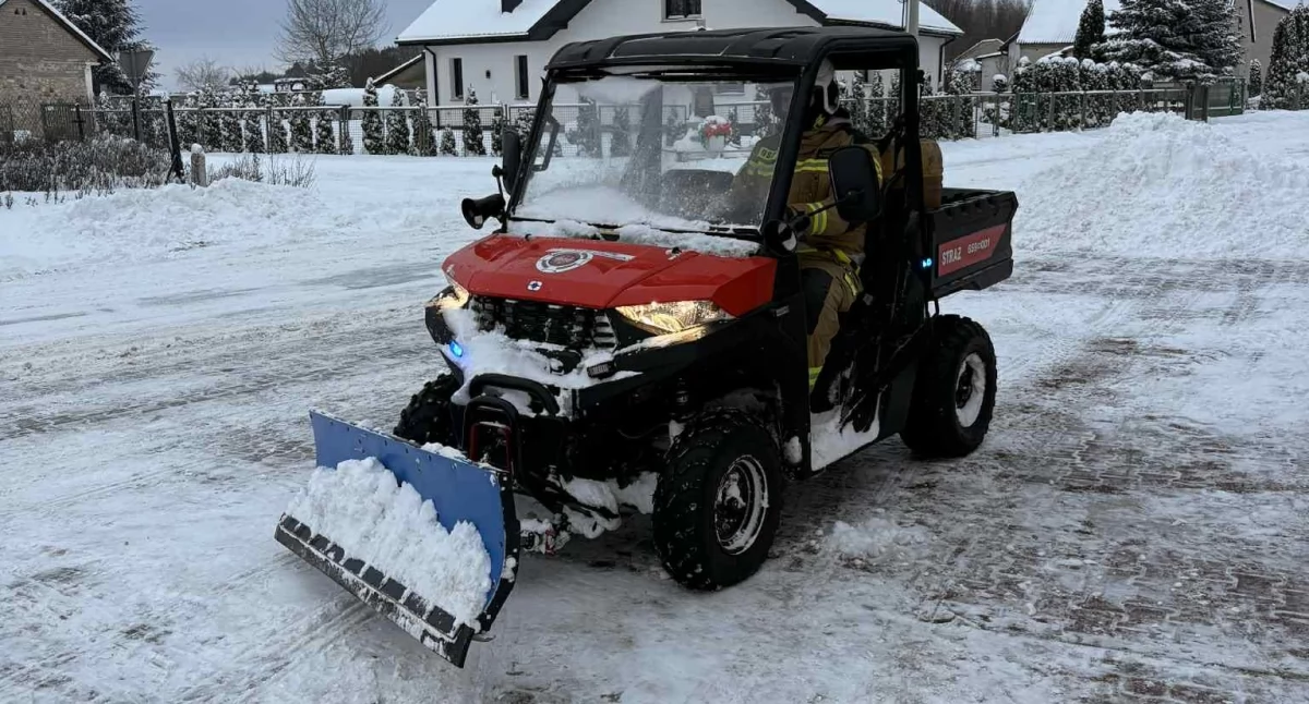 Stra żacy OSP Dobrut w akcji odśnieżania. Fot. OSP Dobrut