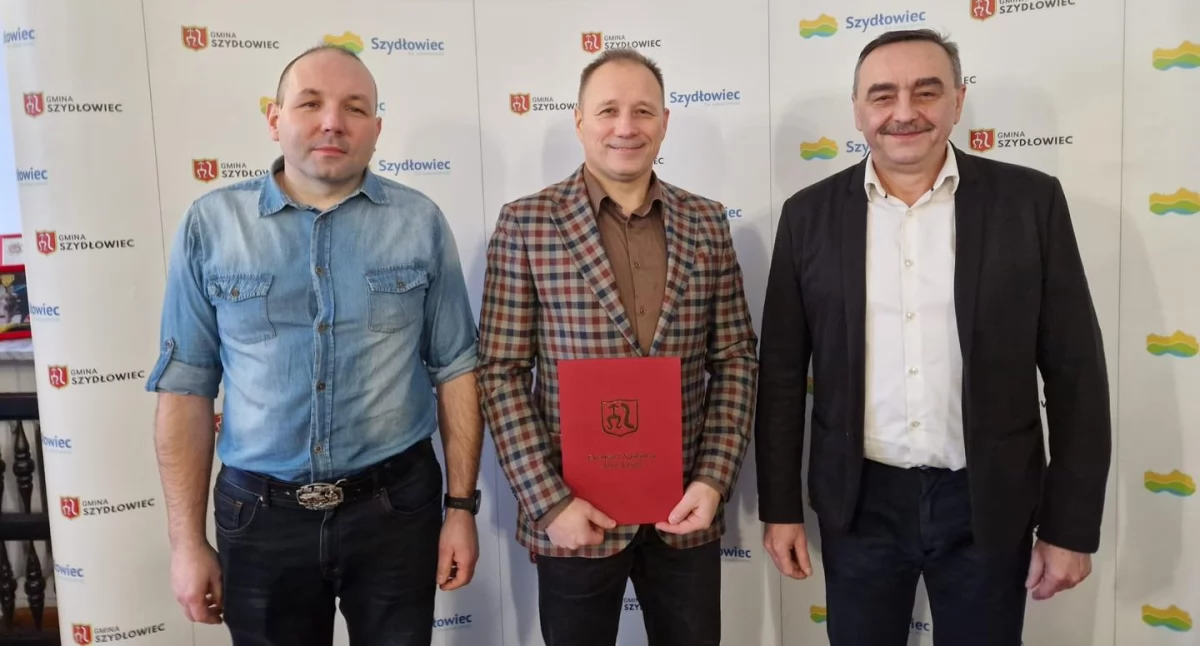 Na zdjęciu: Artur Wiśniewski, burmistrz Artur Ludew i Krzysztof Adamczyk