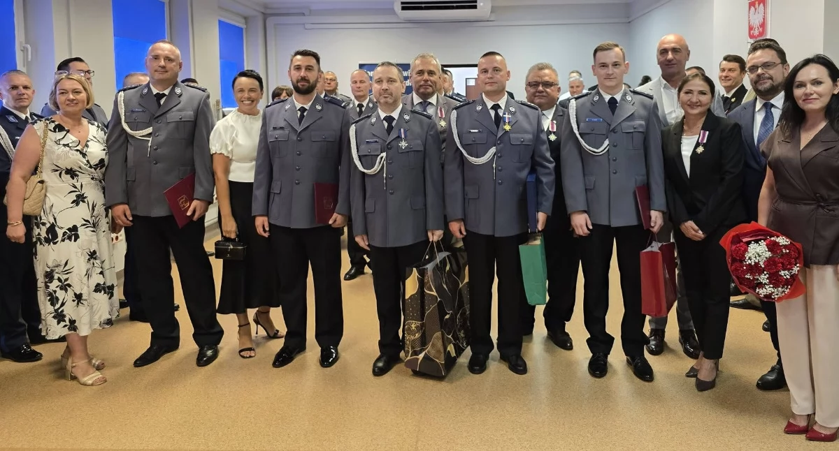 Uroczystości , Święto Policji Szydłowcu Awanse odznaczenia jubileusz lecia służby dzielnicowych - zdjęcie, fotografia