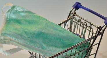 W małych sklepach nie ma godzin dla seniorów i limitu klientów