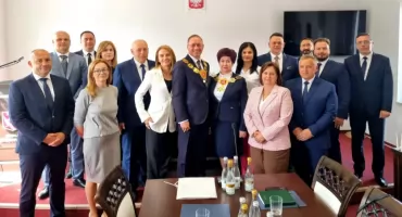 Pierwsza sesja Rady Miejskiej w Szydłowcu. Przewodniczący, wiceprzewodniczący i członkowie komisji wybrani