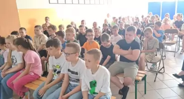 Wielopokoleniowe Czytanie w Jastrzębiu — bajki, teatrzyk i radość dzieci