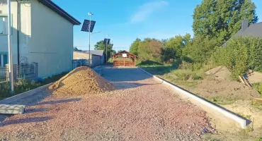 Prace przy altanie w Mirowie Starym – kostka brukowa już wkrótce