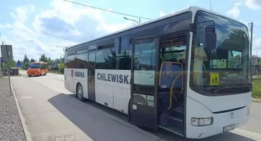 Nowy autobus szkolny w Gminie Chlewiska – inwestycja w bezpieczeństwo uczniów