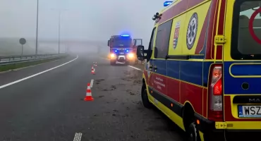 Kolizja na trasie S7 koło Szydłowca w kierunku Krakowa – auto uderzyło w bariery