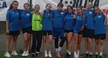 Dziewczęta z PSP nr 1 w Szydłowcu najlepsze w turnieju Z Orlika na Stadion